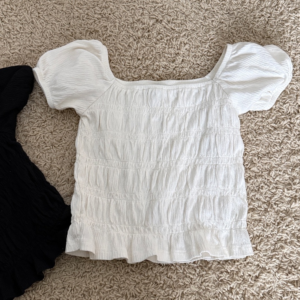 Bundle of 2 girls smocked puff sleeve top black and cream size 8 - Picture 4 of 4